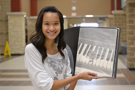 Sophomore Viviane Nguyen shows us her portfolio of penicl drawings. 