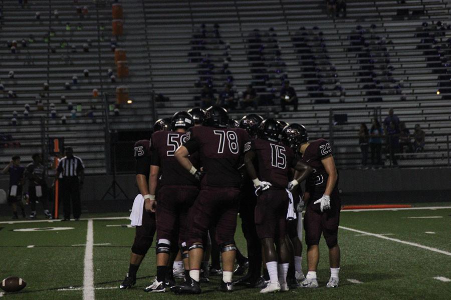 The players gather together to start a great play