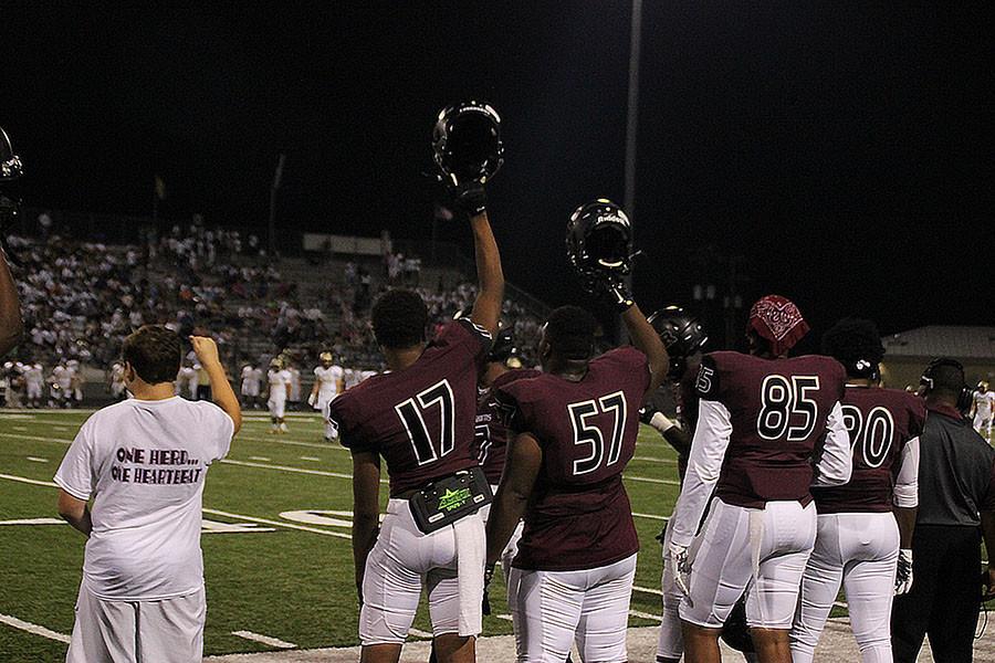 #17 Samuel Barnes, #57 Denzel Noruwa, and #85 DJ Thomas