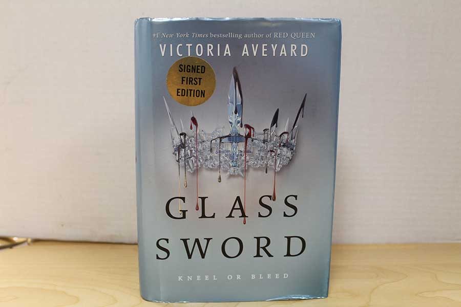 The+Glass+Sword+by+Victoria+Aveyard+keeps+readers+on+the+edge+of+their+seats.