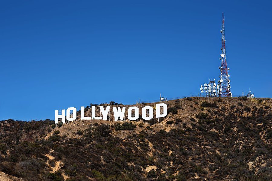 https://upload.wikimedia.org/wikipedia/commons/thumb/0/00/Hollywood_Sign.jpg/1280px-Hollywood_Sign.jpg