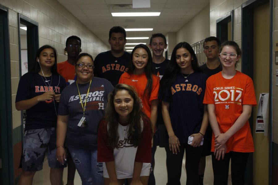 Ms Marcano's class pose together as they support the Astros  
