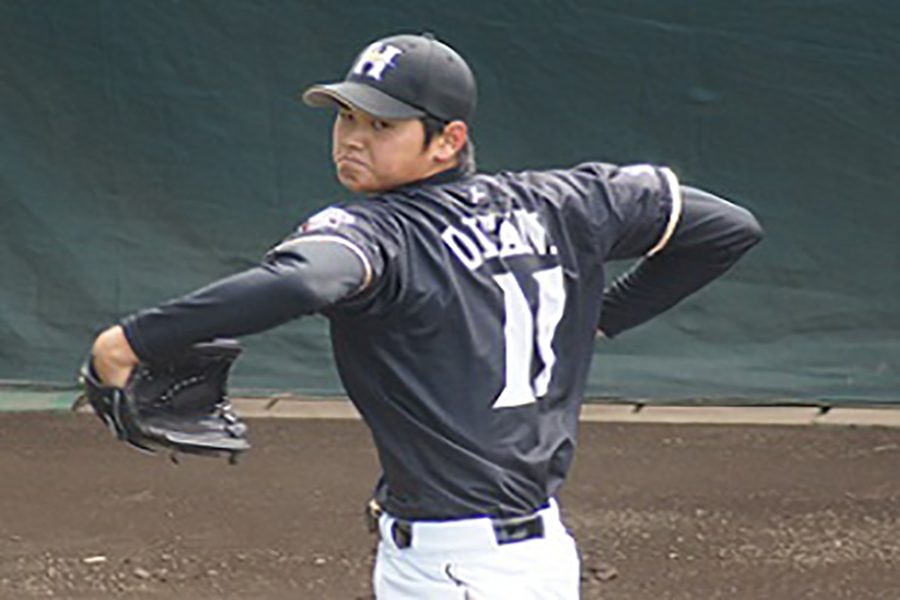 Shohei Ohtani winds up in a bullpen session