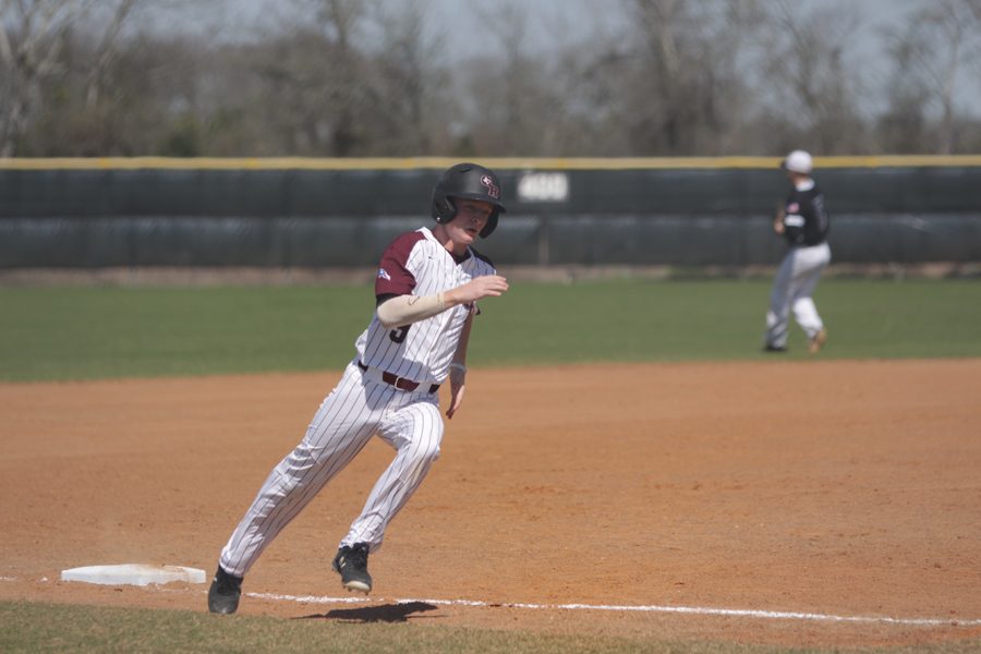 Pinch Runner Fisher Byers rounds third