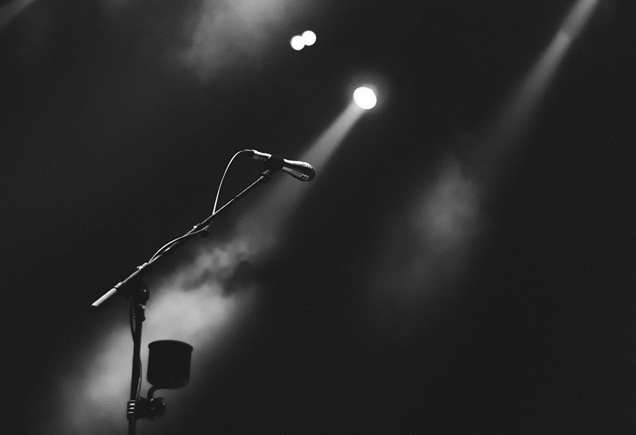 https://pixabay.com/en/microphone-performance-stage-2574511/