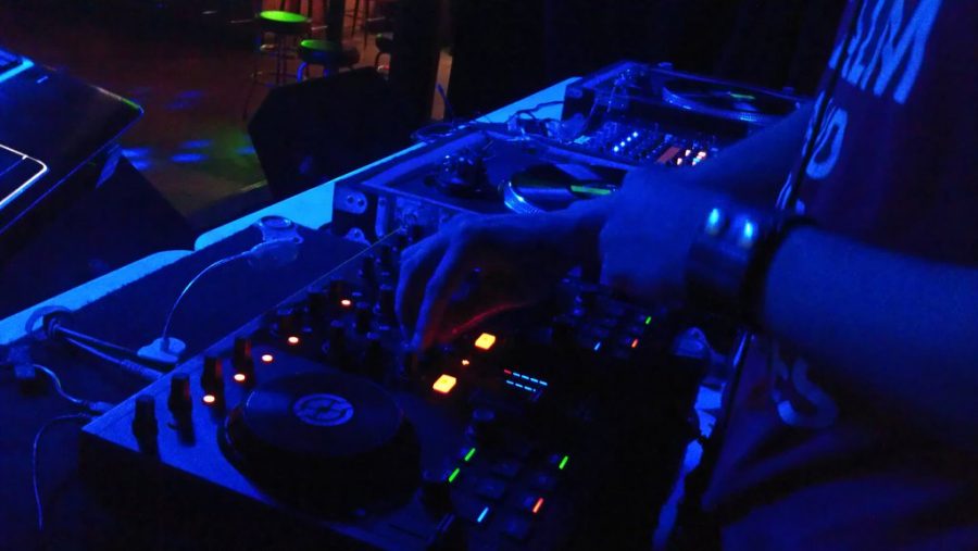 A free image from google of a DJ spinning
