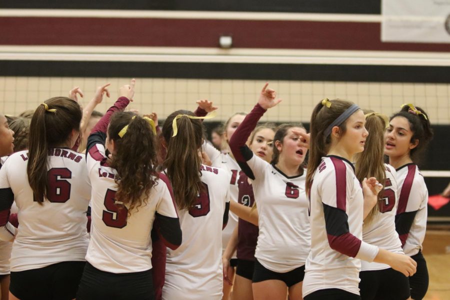 Freshman team breaking out before starting the game.