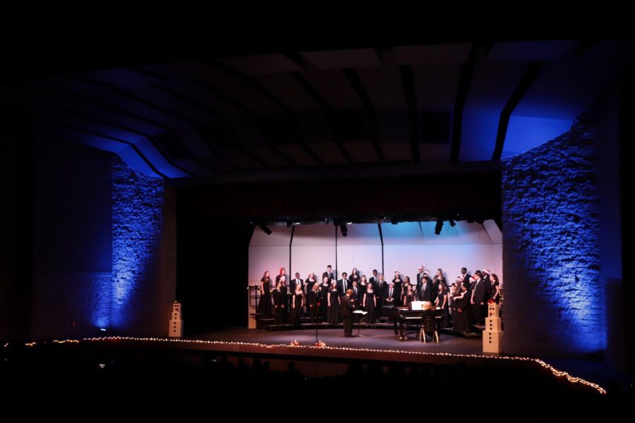 Mens and Womens Varsity Chorale performing.