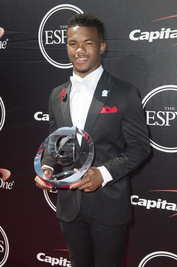 Kyler Murray presented with the Gatorade National Athlete of the Year award in 2015.