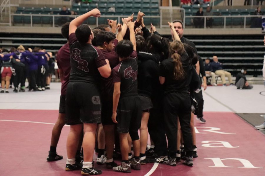 Varsity+and+JV+girls%2C+along+with+the+Rookies%2C+pepping+up+as+a+team+to+start+the+2019+UIL+Districts%21