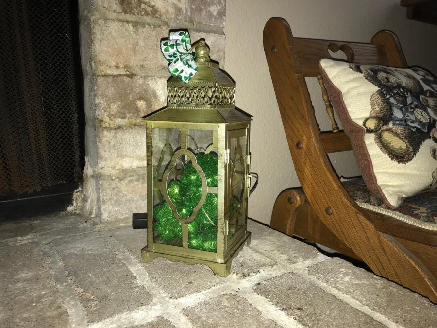 A lantern decorate St. Patrick's Day themed.
