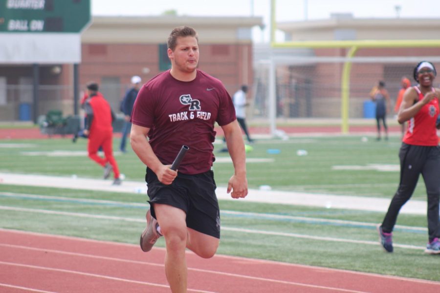 Kevin Ireson (11) running his relay event.