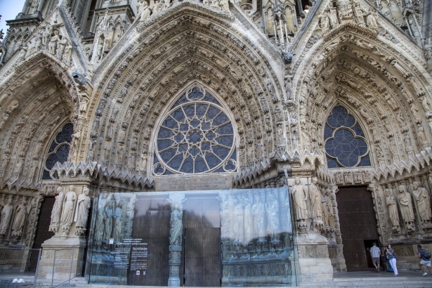 https://www.publicdomainpictures.net/en/view-image.php?image=263550&picture=cathedral-notre-dame-in-reims