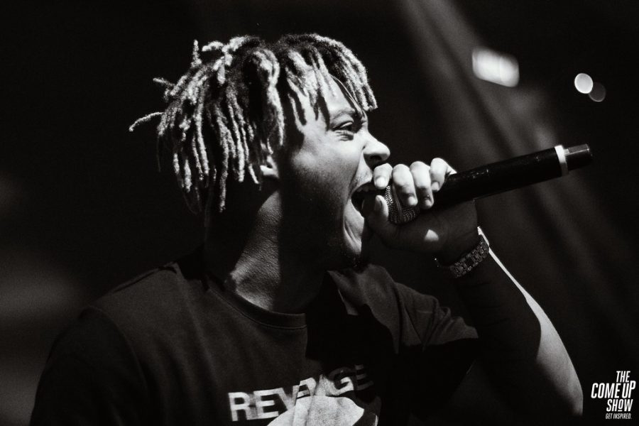 Juice WRLD preforming live.