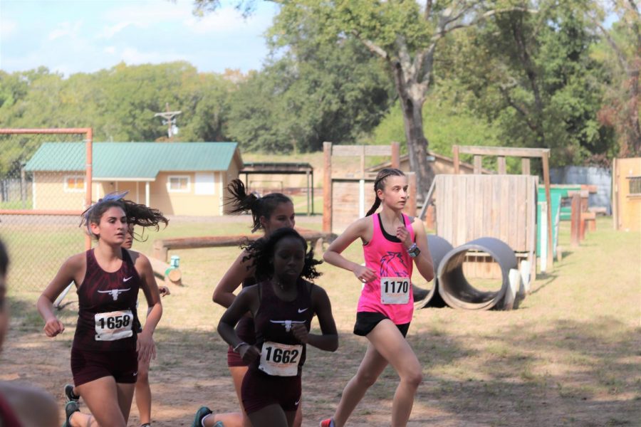 Alyssa Hiekkila (12), Kianna Stamps (9), and Brooke Johnson (12) are working together to pass the other teams. 