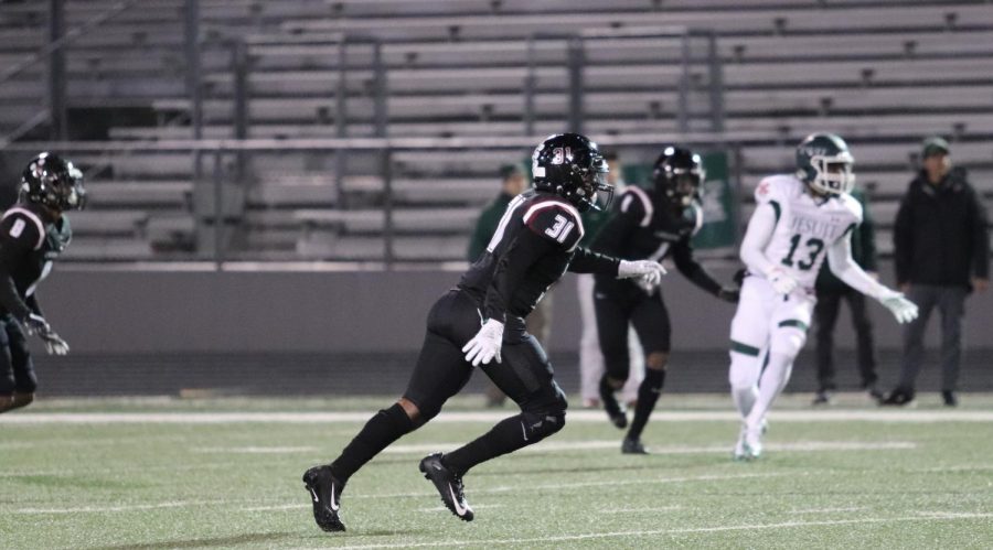 No. 31, Dj Johnson(11), sprints towards the ball in order to make a tackle.