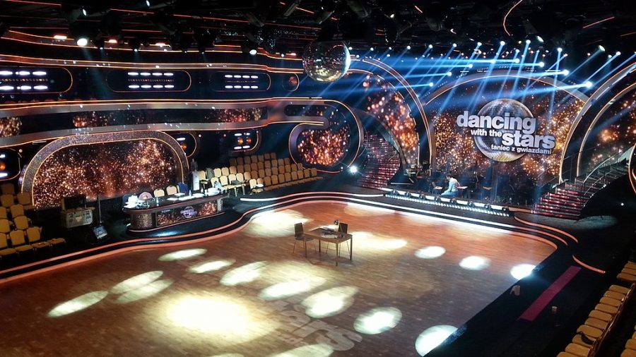 1024px-Studio_programu_Dancing_with_the_Stars._Taniec_z_gwiazdami