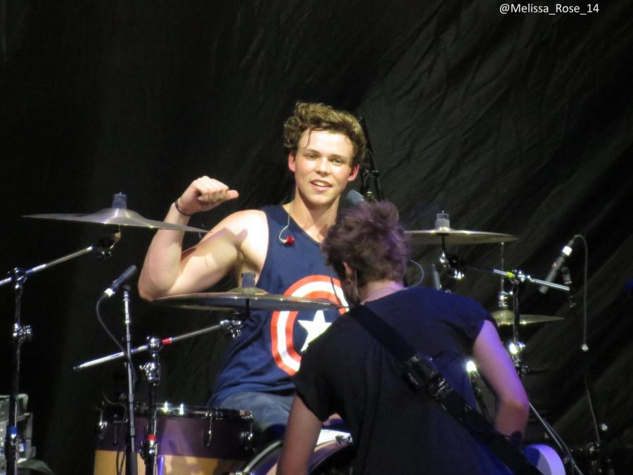Ashton+Irwin+performing+on+the+drums+at+a+5+Seconds+of+Summer+concert.