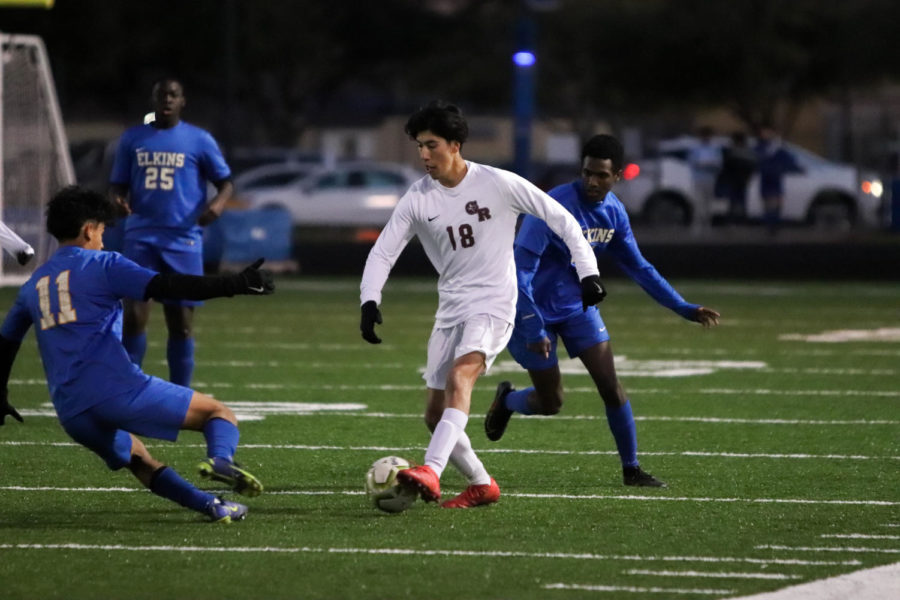 No. 18 Ivan Ortiz (11) keeps possession of the ball.