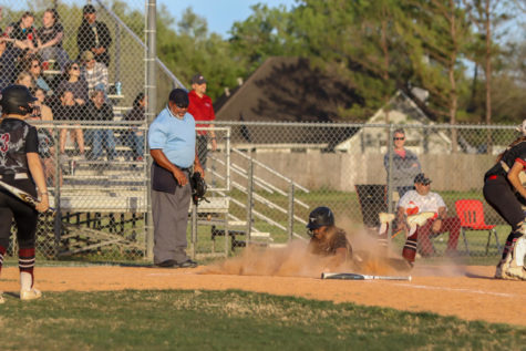 No. 11 Karrlauhn Deas (10) sliding into home and getting those points for her team!